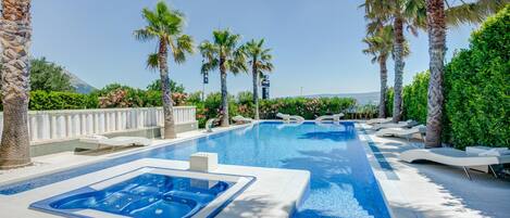 Piscina interna, piscina externa sazonal, barracas de cortesia