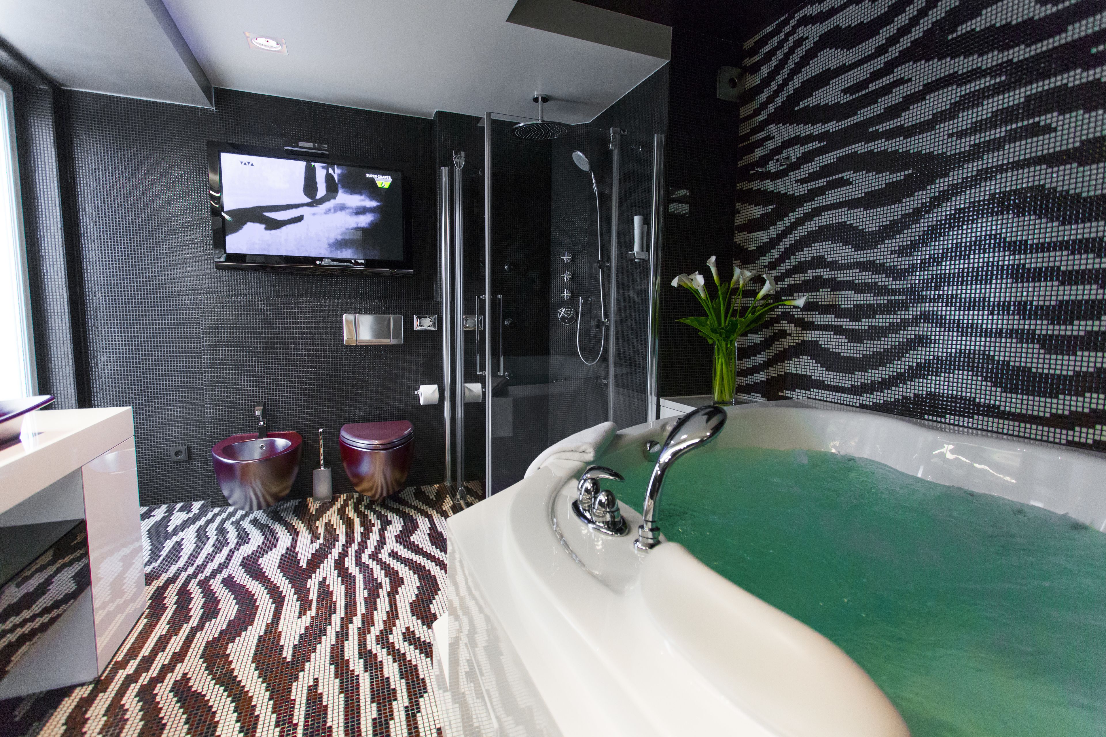 luxury suite, 1 king bed, hot tub, sea view | bathroom | separate bathtub and shower, jetted bath, hydromassage showerhead