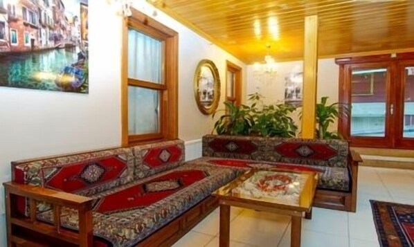 Coin salon dans le hall