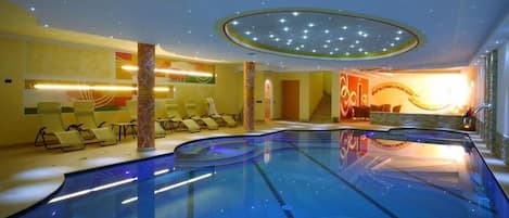 Indoor pool, sun loungers