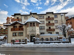 Front of property - Hotel Majorka (Andalo)