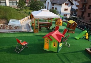 Children's play area - outdoor - Hotel Majorka (Andalo)