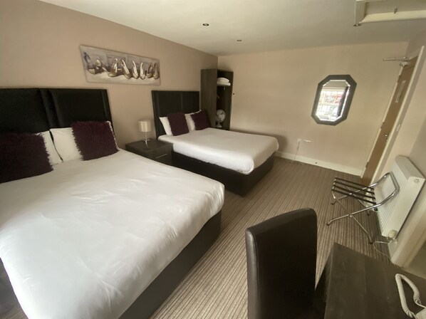 Suite, salle de bains attenante