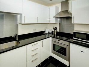 Private kitchen - Finsbury Serviced Apartments (London)