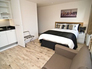 Suite, Ensuite (Studio (2 Ad & 2 Ch )) | 1 bedroom