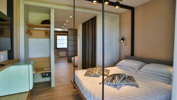 Suite | Premium bedding, down comforters, minibar, in-room safe
