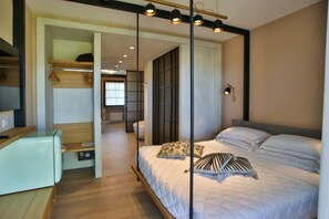 Suite | Peralatan tempat tidur premium, gebar bulu kapas, bar mini 