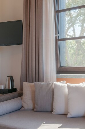 Premium bedding, down comforters, minibar, in-room safe - Podere del Priorato (Orbetello)