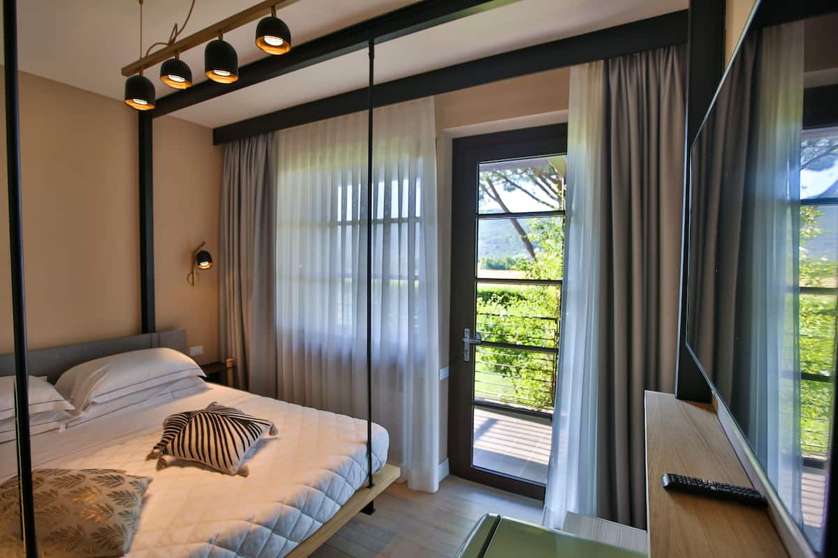 Suite | 1 bedroom, premium bedding, down comforters, minibar