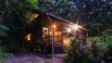 Cabin | Individually decorated, individually furnished, free WiFi, bed sheets