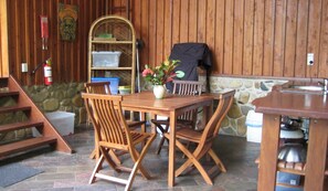 Cabane | Cuisine privée | Four, batterie de cuisine, vaisselle et ustensiles
