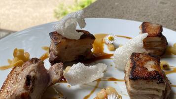 Breakfast, lunch, dinner served; Italian cuisine, garden views