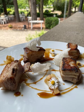 Breakfast, lunch, dinner served; Italian cuisine, garden views