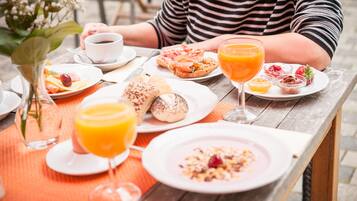 Frokostbuffé hver dag (EUR 10 per person)