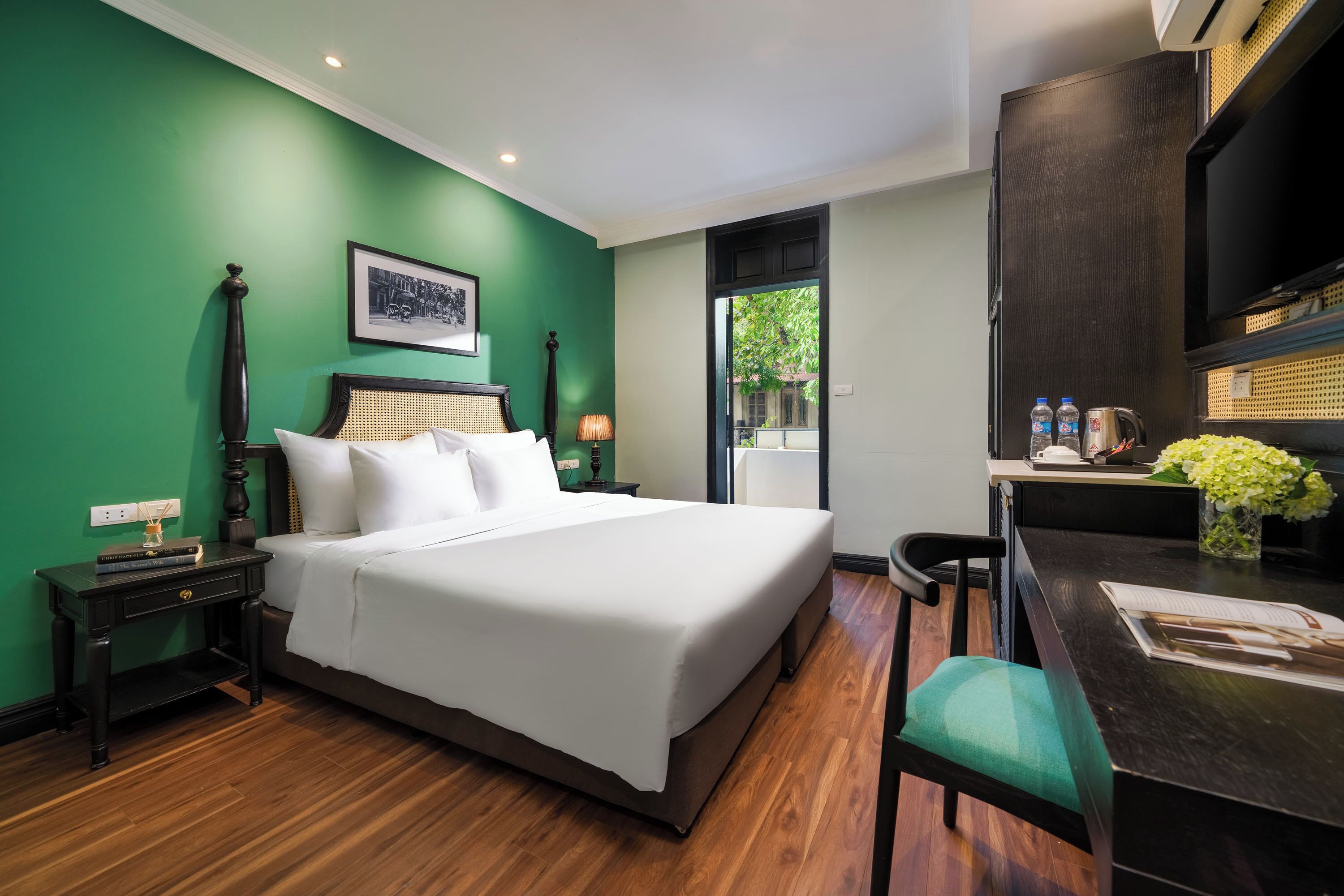 deluxe room | 1 bedroom, minibar, desk, free wifi