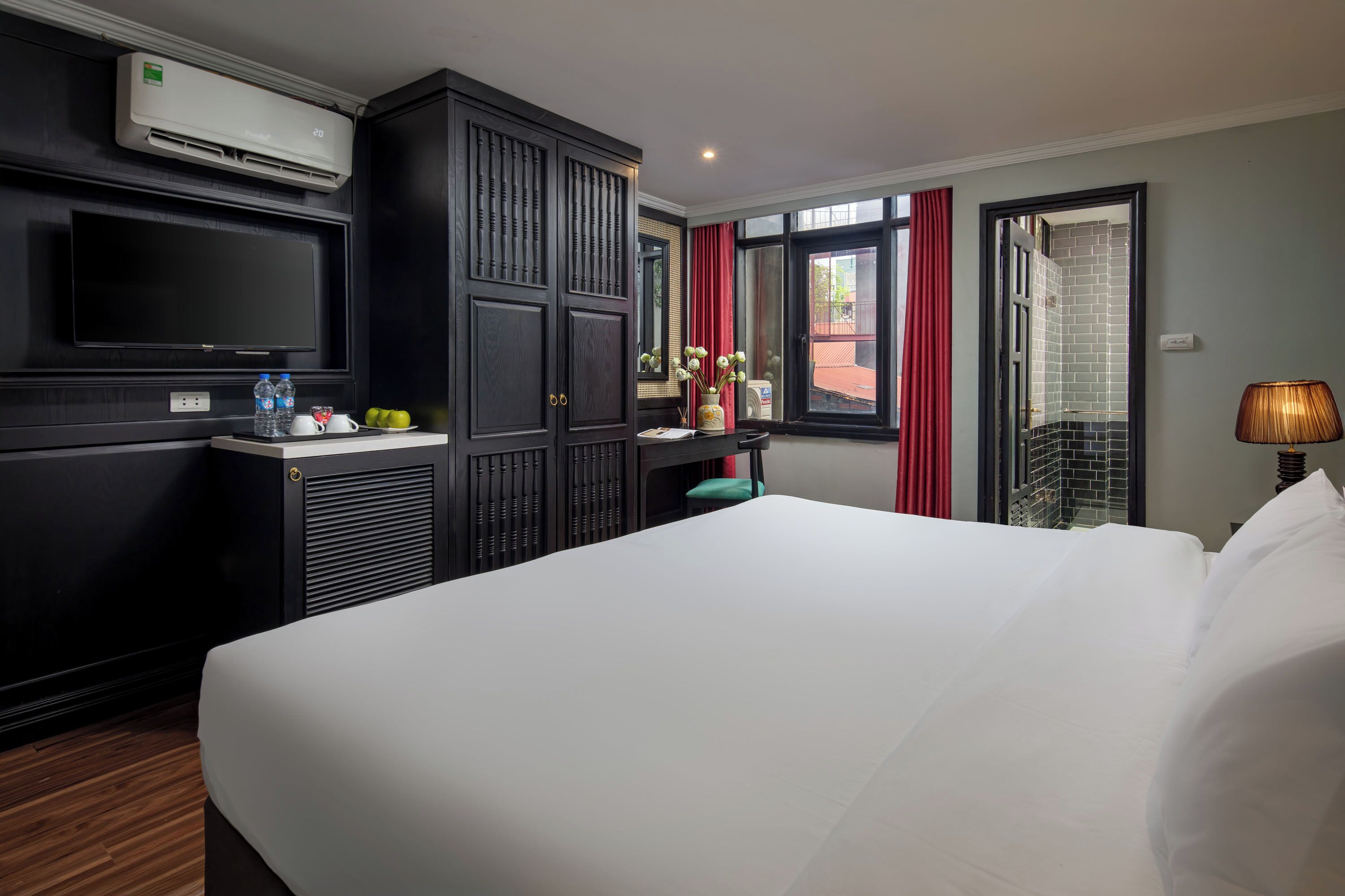 deluxe double or twin room, 1 bedroom, city view | 1 bedroom, minibar, desk, free wifi