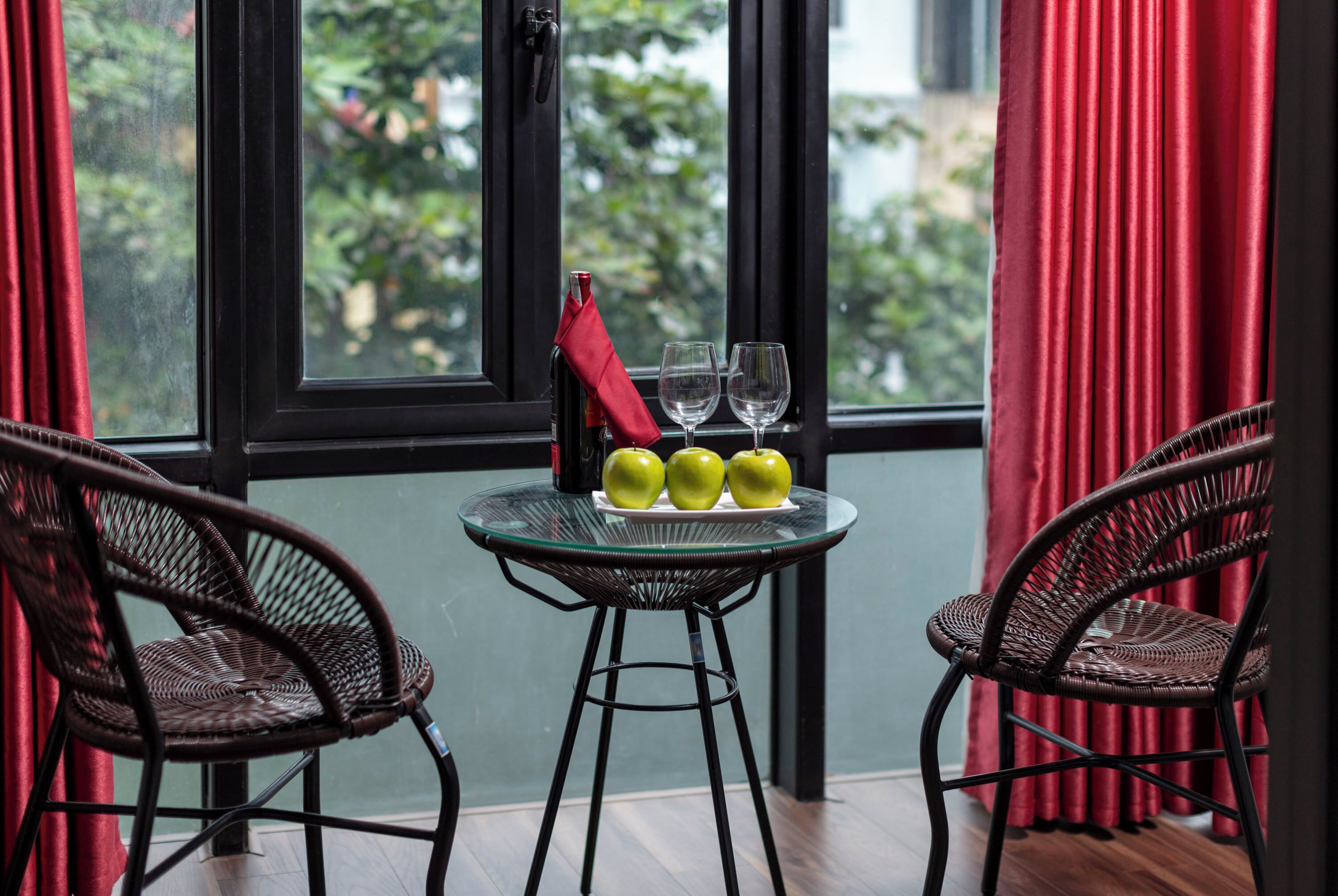 family room, balcony, city view | balcony view