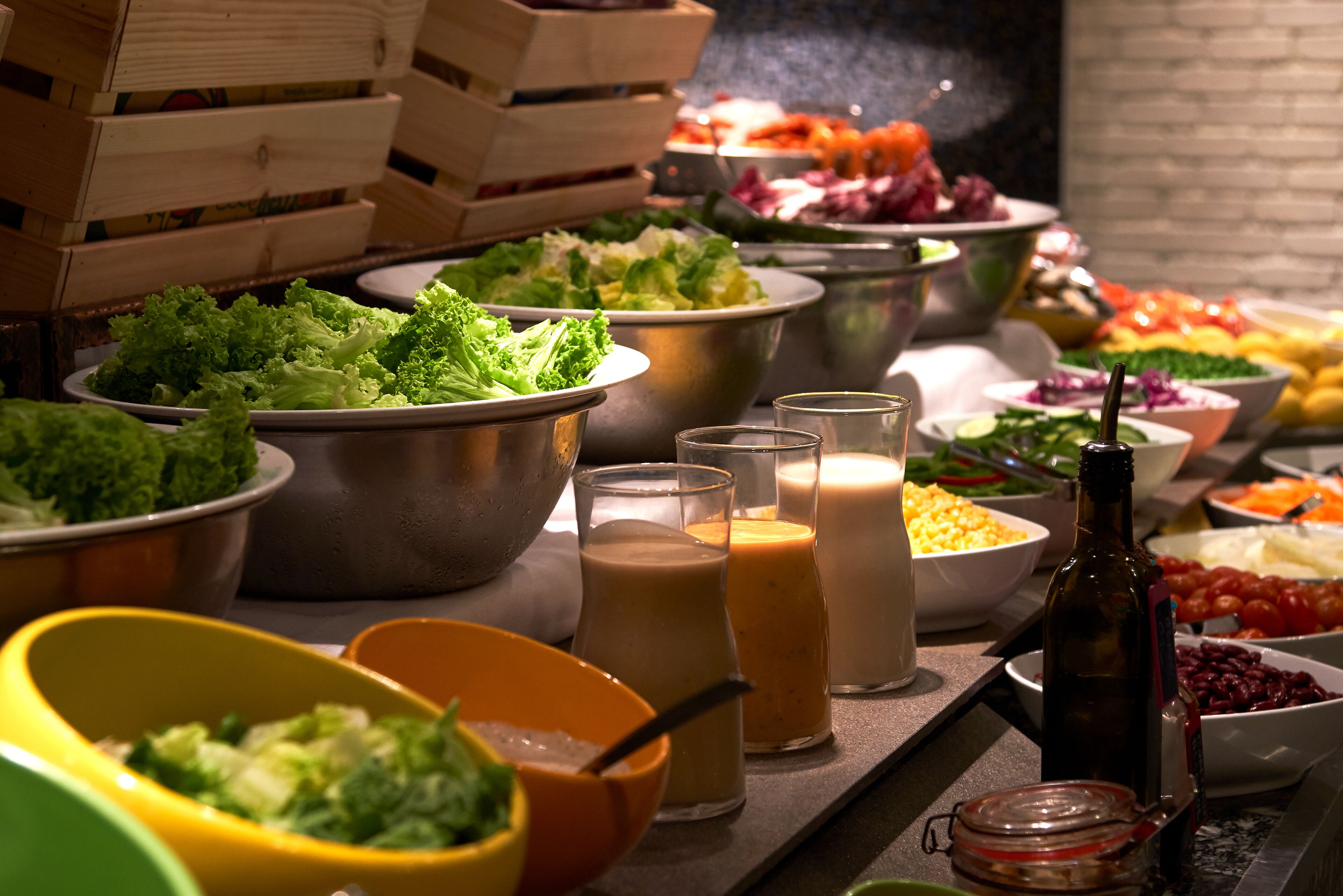 2 restaurants, breakfast, lunch, dinner served; international cuisine