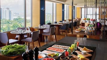 2 bars/lounges, poolside bar