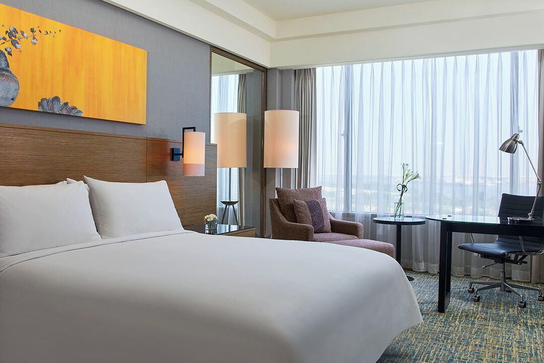 Habitación, 1 cama King size | Minibar, caja de seguridad en la habitación y escritorio 