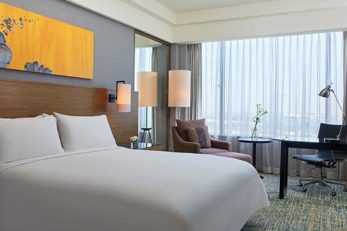 Habitación, 1 cama King size | Minibar, caja de seguridad en la habitación y escritorio