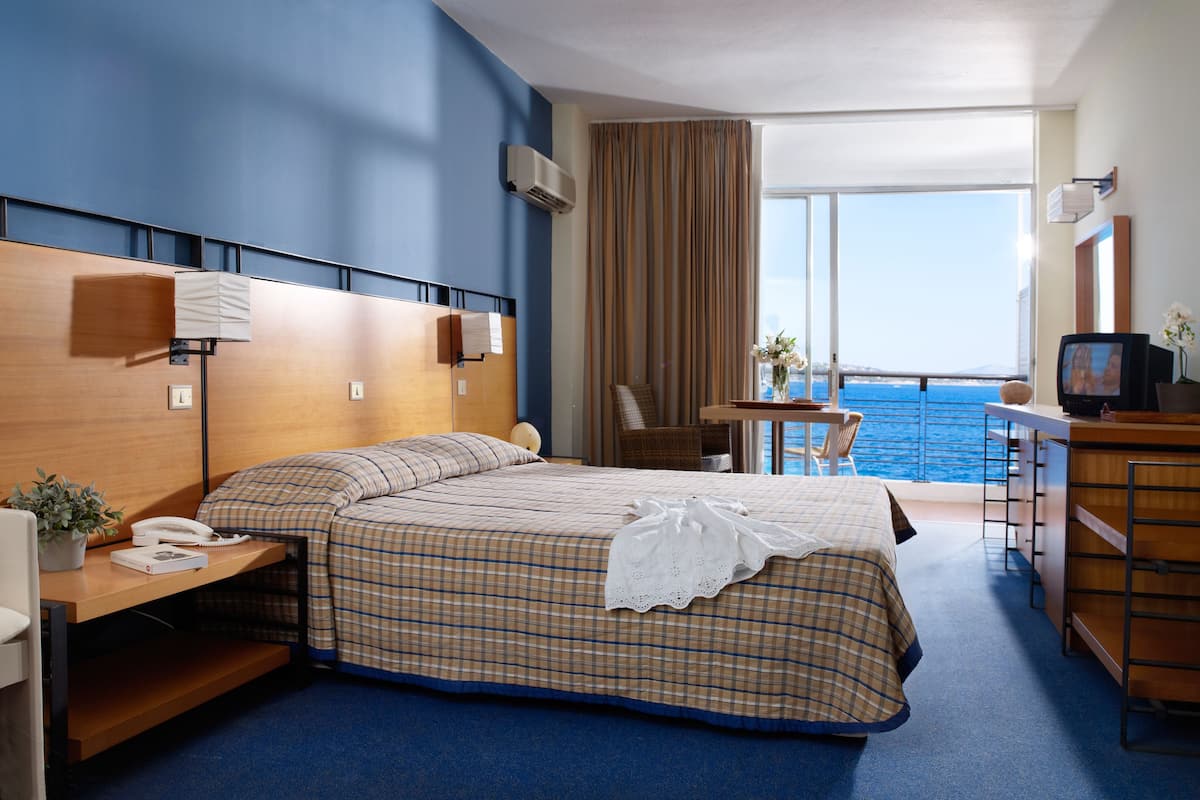 superior double or twin room, 2 single beds, sea view | view from room