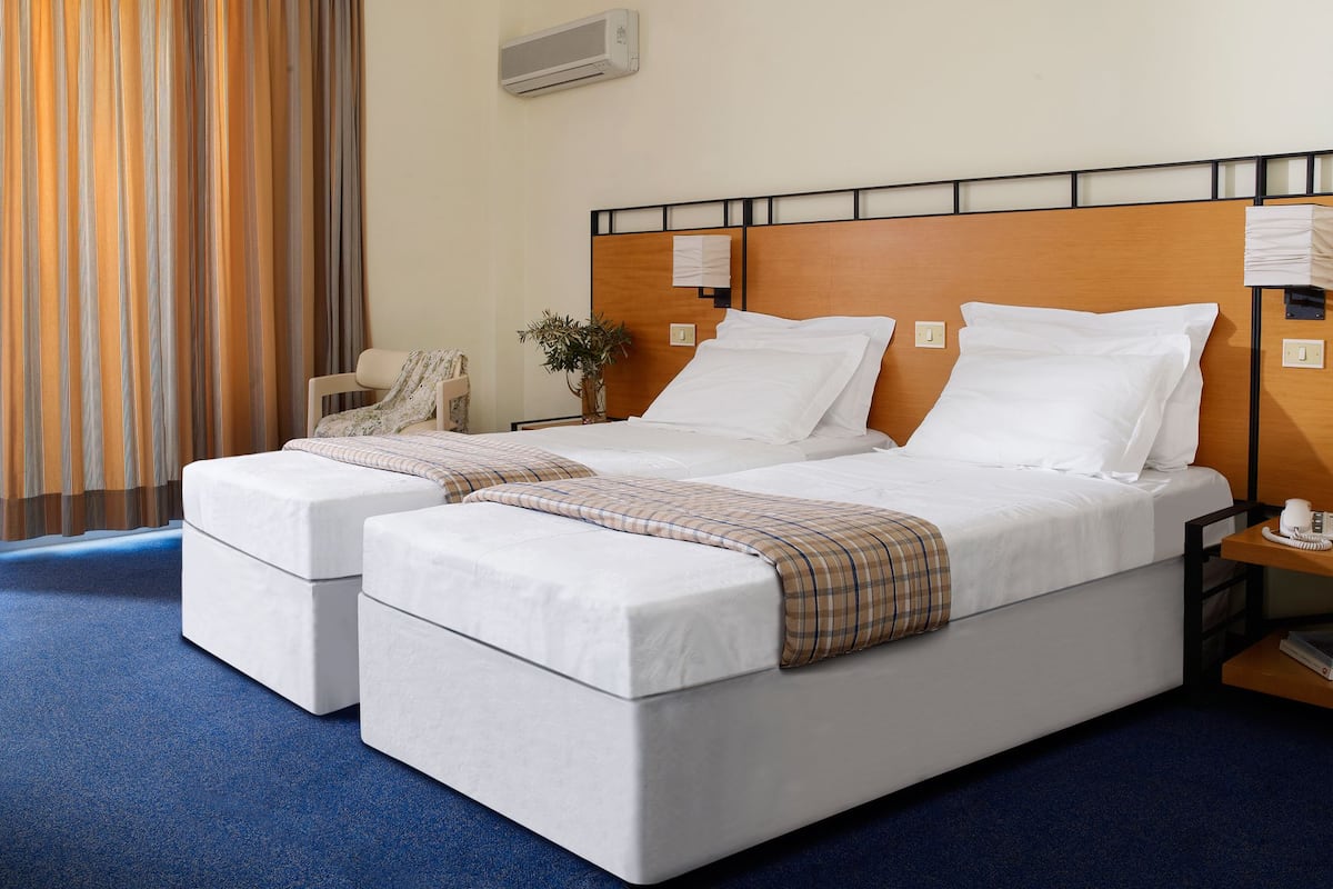 1 bedroom, in-room safe, iron/ironing board, cots/infant beds