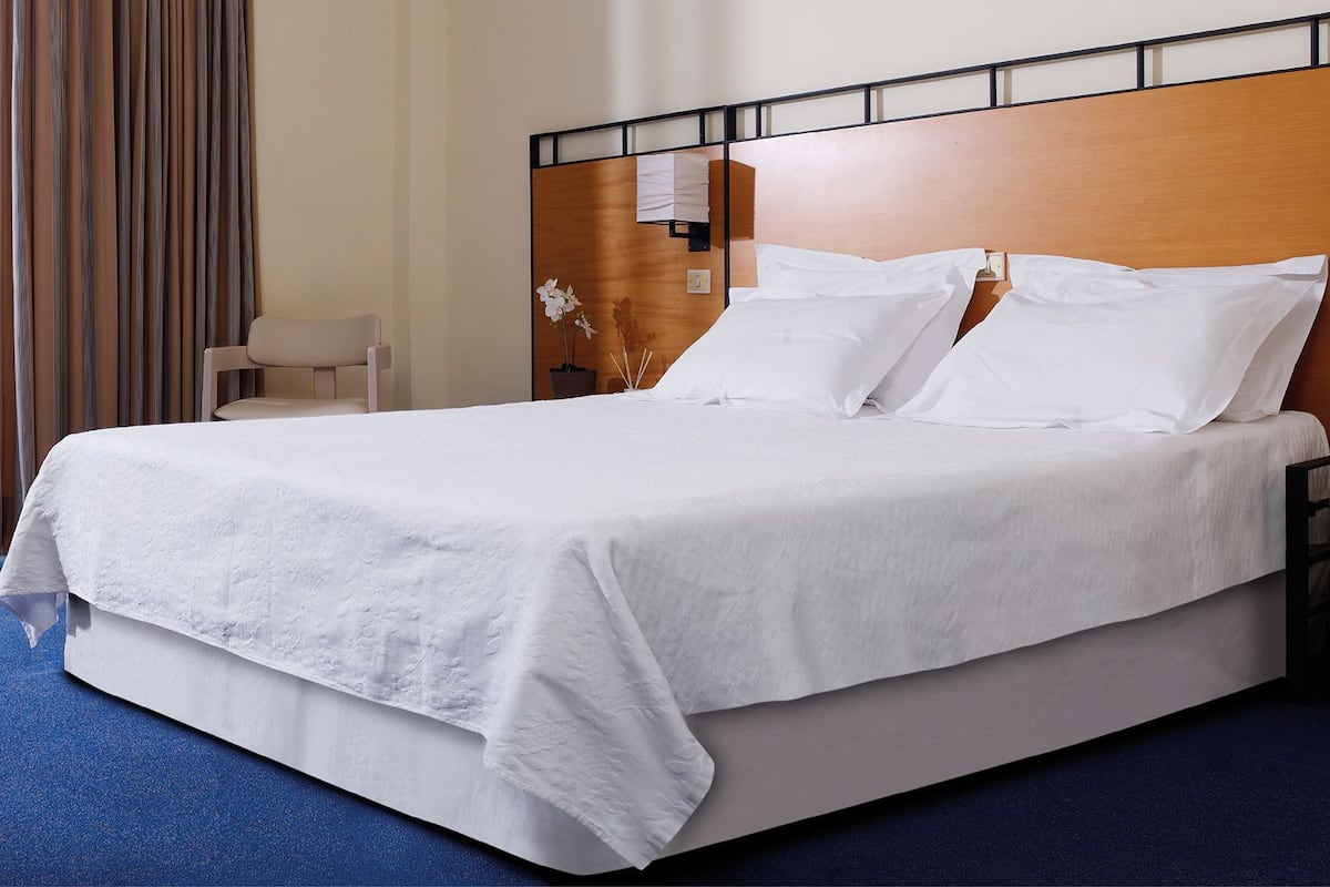 economy double or twin room | 1 bedroom, in-room safe, iron/ironing board, cots/infant beds