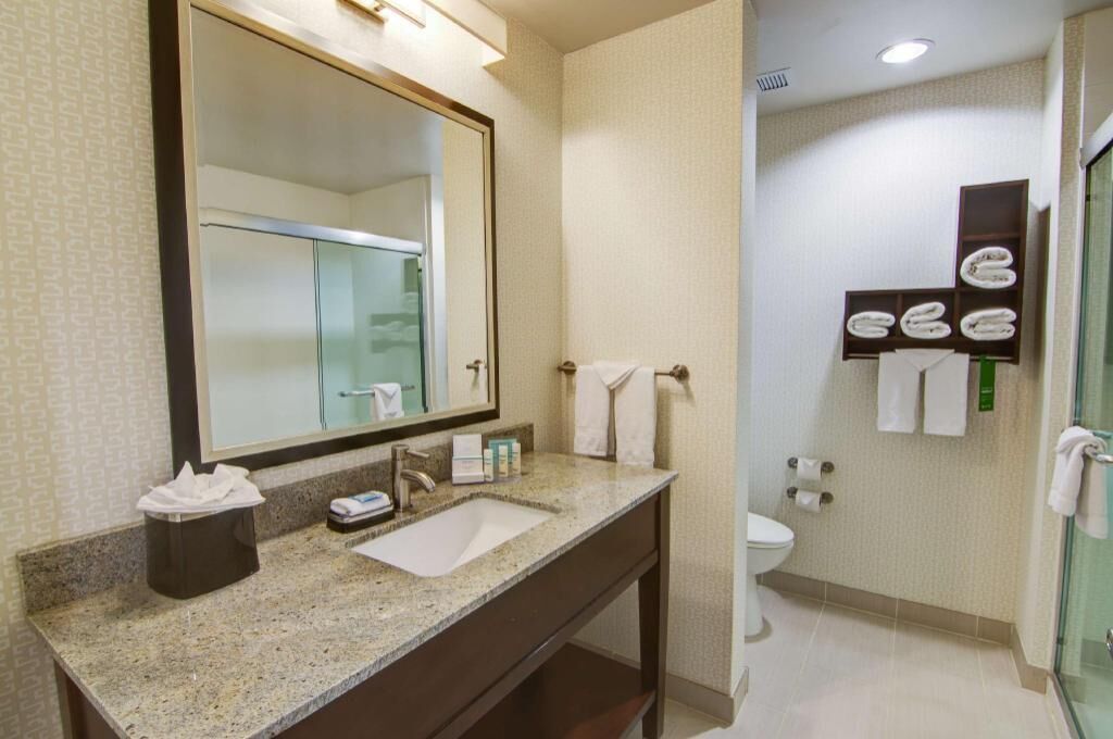 Bathroom | Free toiletries, hair dryer, towels
