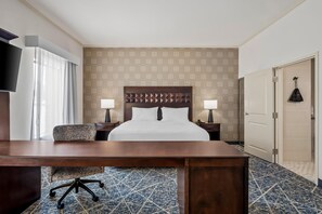 Studio, 1 King Bed, Accessible (Mobility & Hearing, Roll-in Shower) | Hypo-allergenic bedding, blackout drapes, iron/ironing board