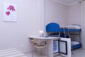 Schreibtisch, kostenloses WLAN, Bettwäsche