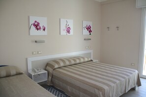 Comfort Quadruple Room | Desk, free WiFi, bed sheets - Elite Hotel (Cervia)