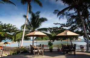 Breakfast, lunch, dinner served; sea views - Maehaad Bay Resort (Ko Pha-ngan)