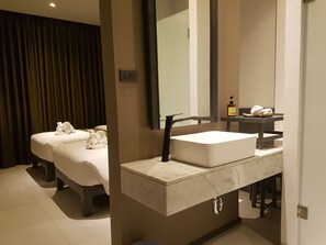 Standard Double or Twin Room | Bathroom sink - Maehaad Bay Resort (Ko Pha-ngan)