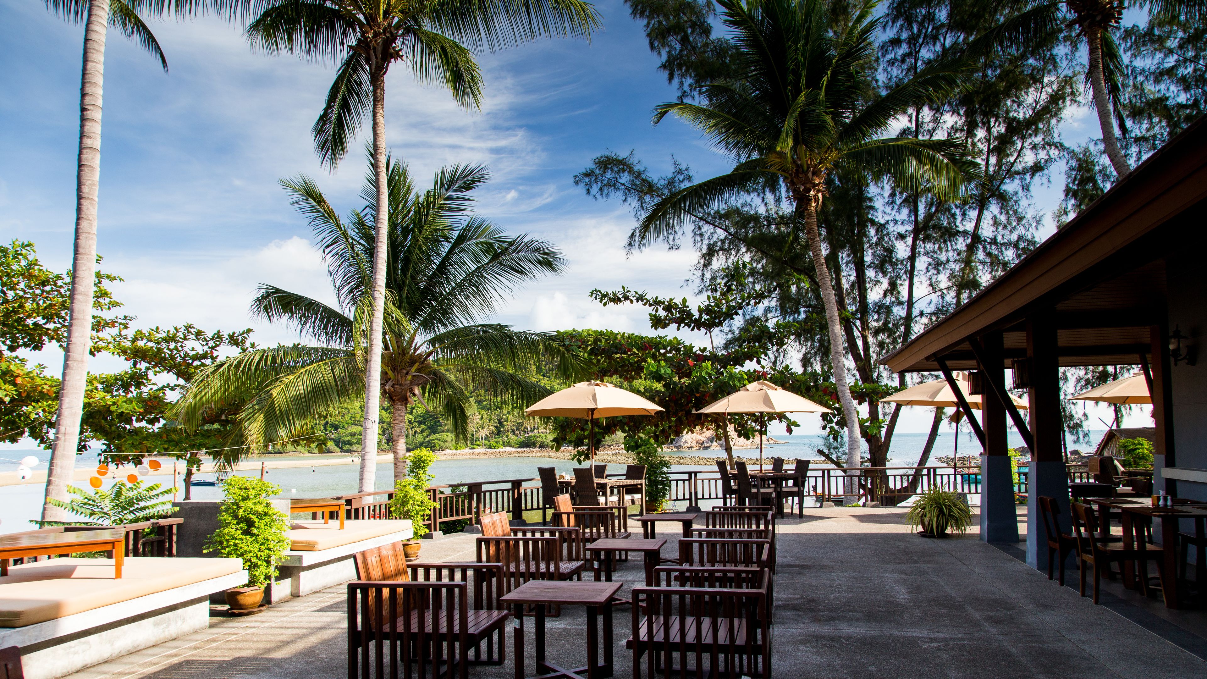 breakfast, lunch, dinner served; sea views