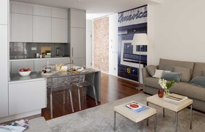 Fridge, microwave, stovetop, dishwasher - Eric Vökel Boutique Apartments - Madrid Suites (Madrid)