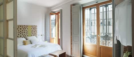 3 chambres, coffres-forts dans les chambres, bureau