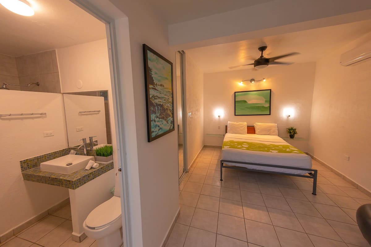 standard double room | 1 bedroom, in-room safe, individually decorated, individually furnished