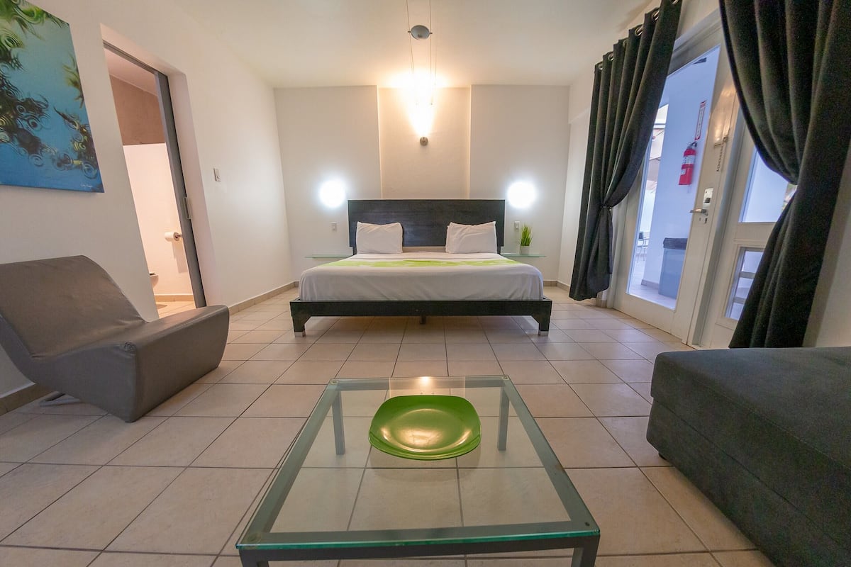 Superior tweepersoonskamer | 1 slaapkamer, een kluis op de kamer, individueel gedecoreerd