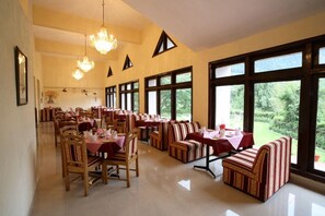 Dining - Sagar Resort (Manali)