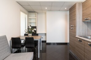 家庭公寓, 独立浴室 (Enrico Fermi) | 客厅 | 32-英寸纯平电视 （配备卫星频道）、电视