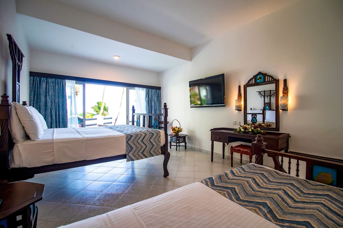 Superior Deluxe Room | In-room safe, desk, free WiFi, bed sheets
