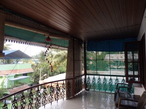 Deluxe Room | Terrace/patio - Honolulu Home (Kochi)