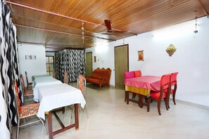 Breakfast area - Honolulu Home (Kochi)