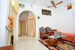 Interior detail - Honolulu Home (Kochi)