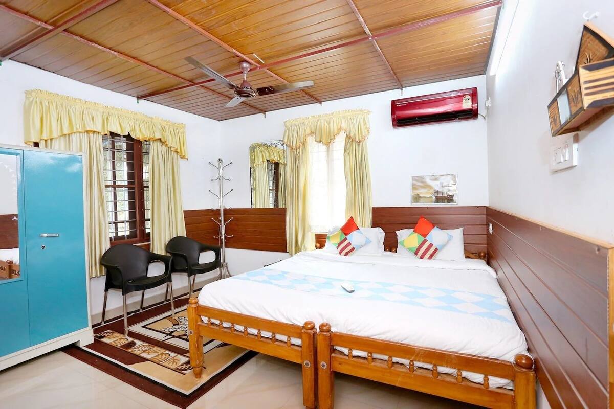 Deluxe Room | In-room safe, desk, soundproofing, WiFi (free)