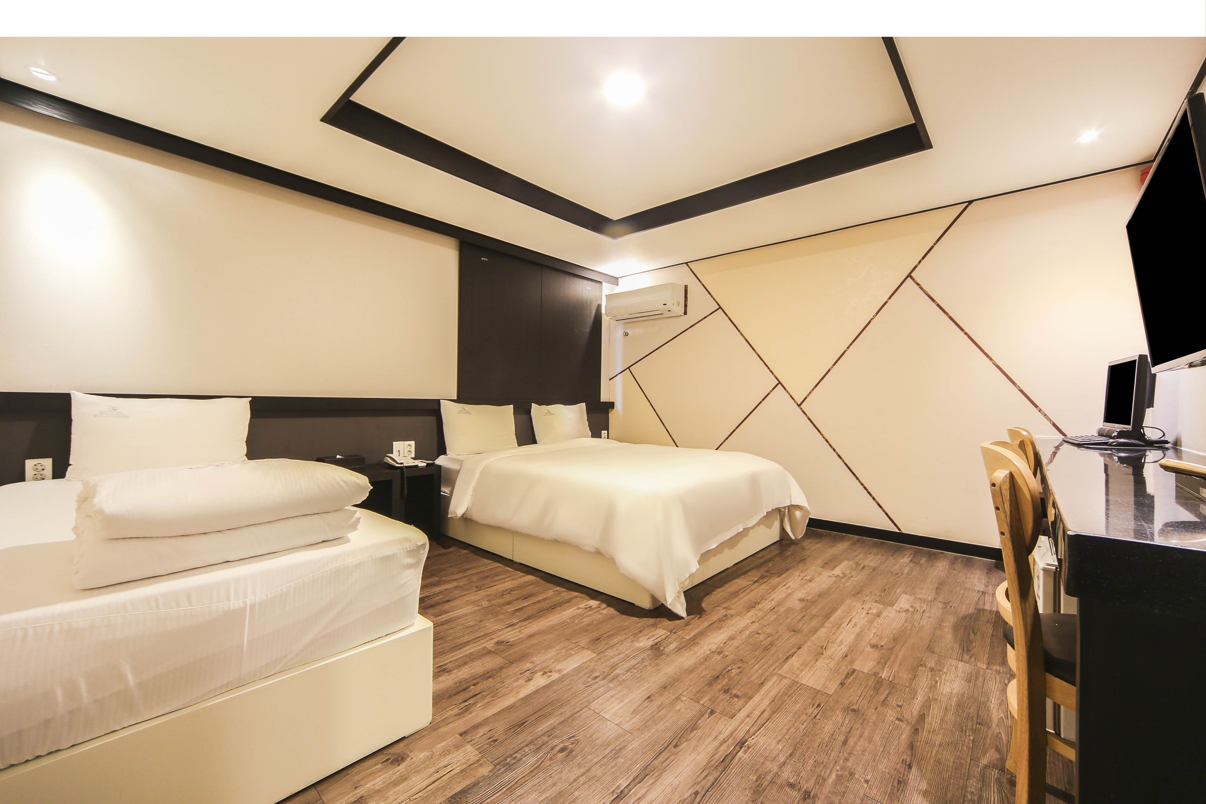 Photo - Elysee Hotel