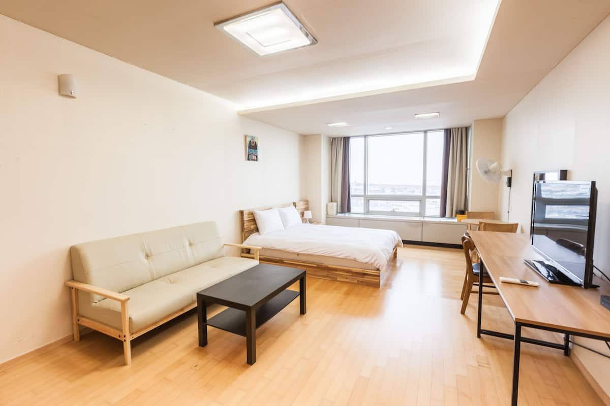 double room | premium bedding, desk, soundproofing, iron/ironing board