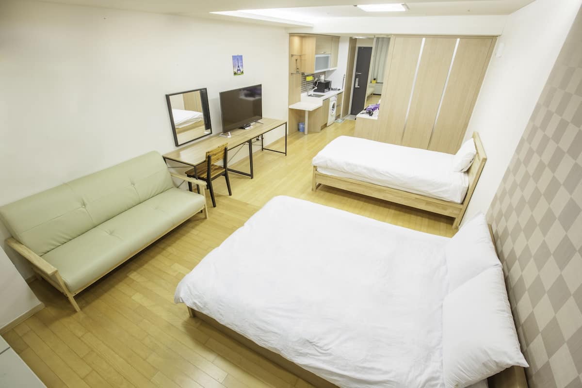 triple room | premium bedding, desk, soundproofing, iron/ironing board