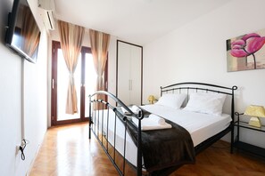 Kahden hengen huone, parveke